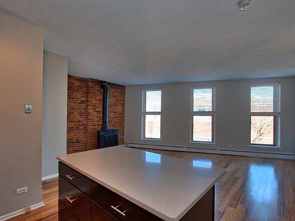 3rd image of 2214 N Clark St APT 303