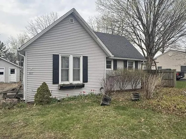 307 McKinley St, Kouts, IN 46347