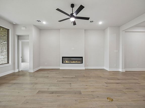 3rd image of 4117 Valley Mills Dr