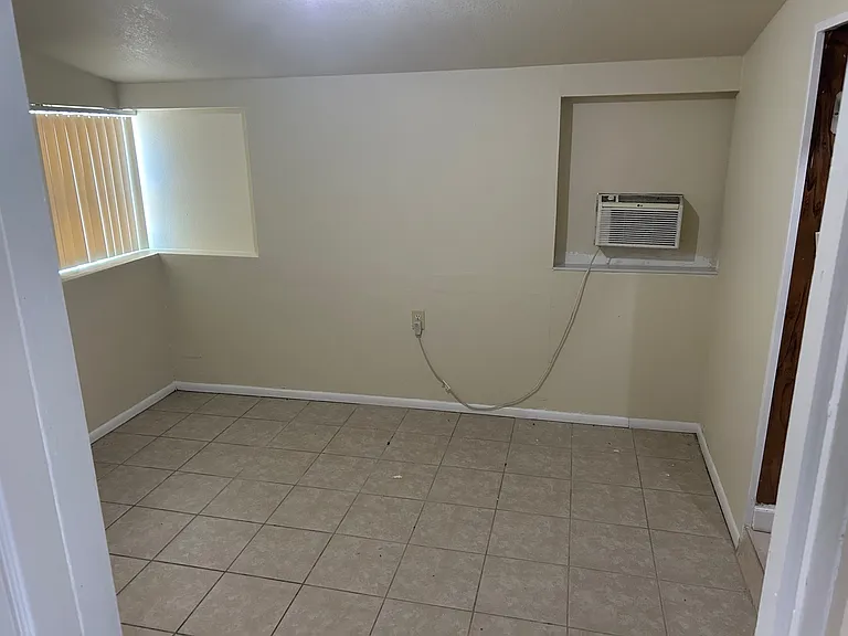 1604 NW 15th Pl — Photo 10