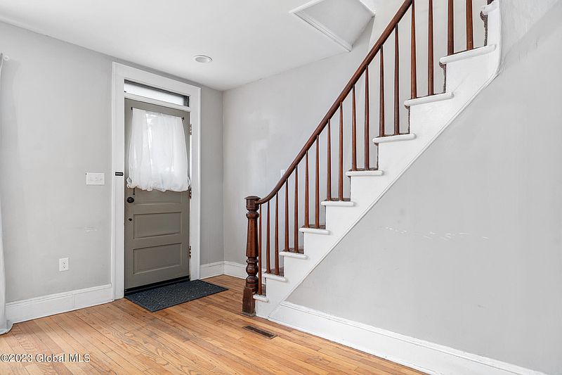 4th image of 5 Bleecker Place