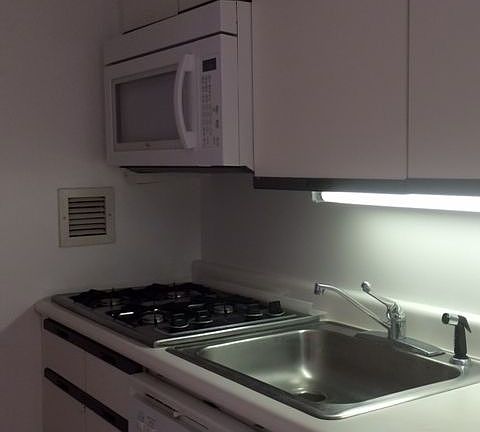 4th image of 500 W 43rd St APT 23D
