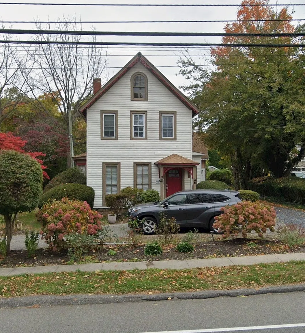 E Main St, Huntington — Photo 1