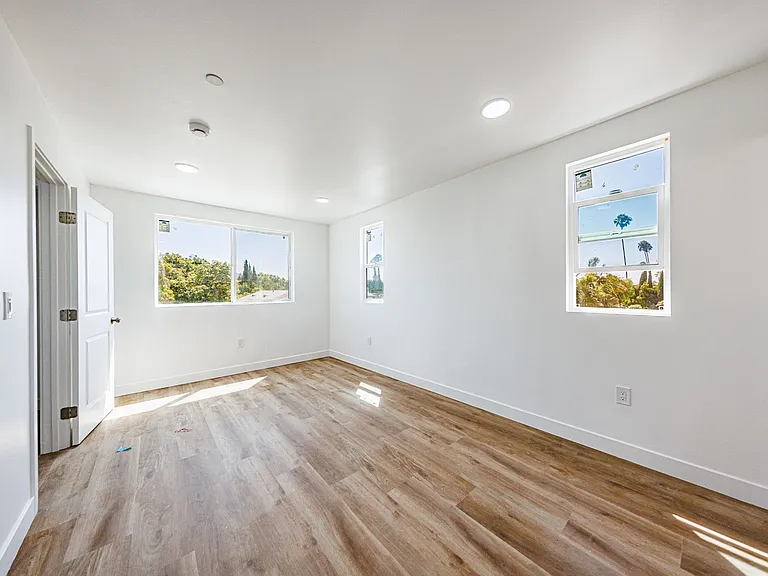 Huge 2, 3 & 4 Bed 2026 Townhomes — Photo 109