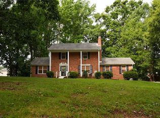 19 Edinborough Ct, Greensboro, NC 27406