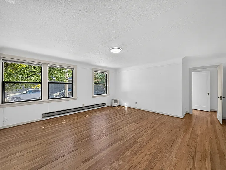 280 Morris Ave S #7 — Photo 1