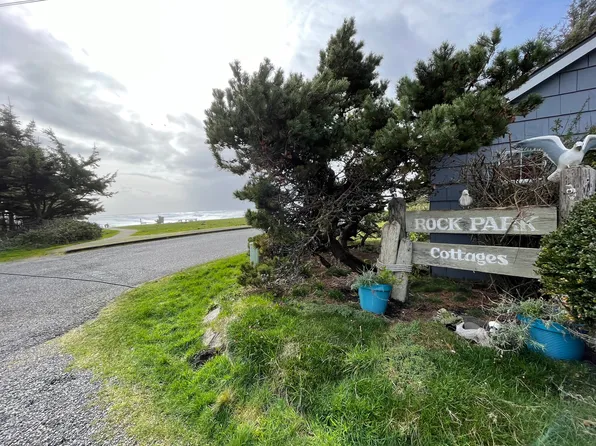 431 W 2nd St, Yachats, OR