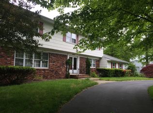 11 Stonelea Dr, Princeton Junction, NJ 08550