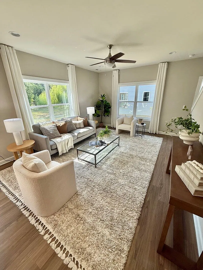Beautifully renovated 4-bedroom, 2.5-bathroom — Photo 4