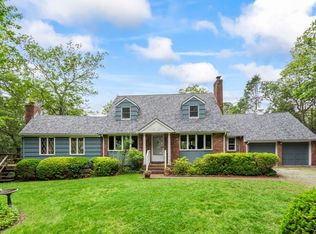 27 Eastwoods Dr, Cold Spring Harbor, NY 11724