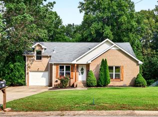 800 Leigh Ann Dr, Clarksville, TN 37042