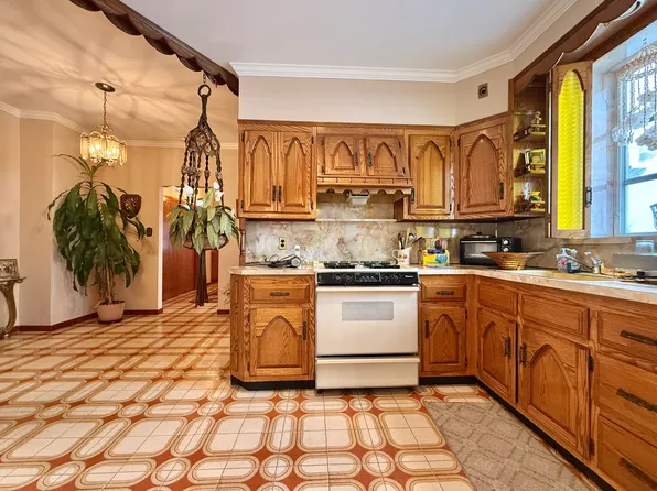 2049 71st Street image 7 of 19