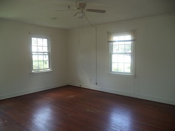 2nd image of 805 Roanoke Ave