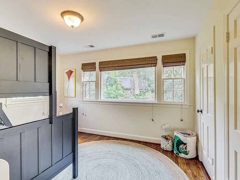 4831 Calvert St NW — Photo 28