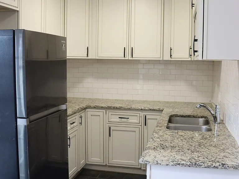Fridge, freezer, sink & dishwasher (right of sink). Lots of space for food & kitchen equipment.