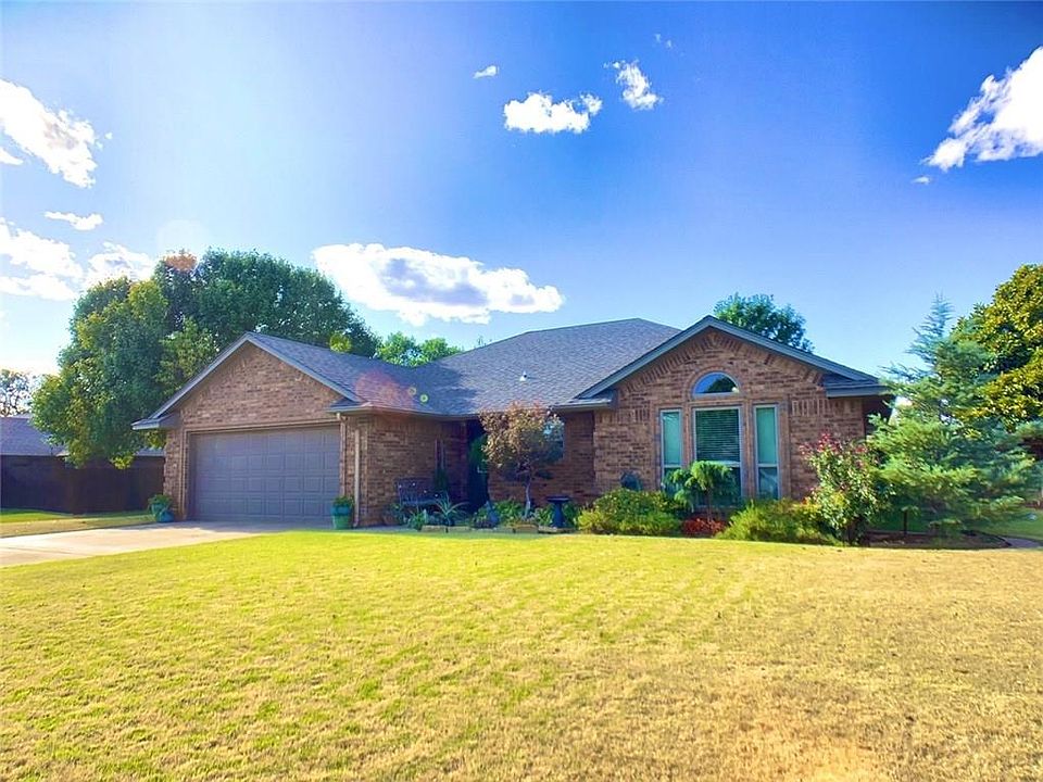 1st image of 313 Lakeshore Dr