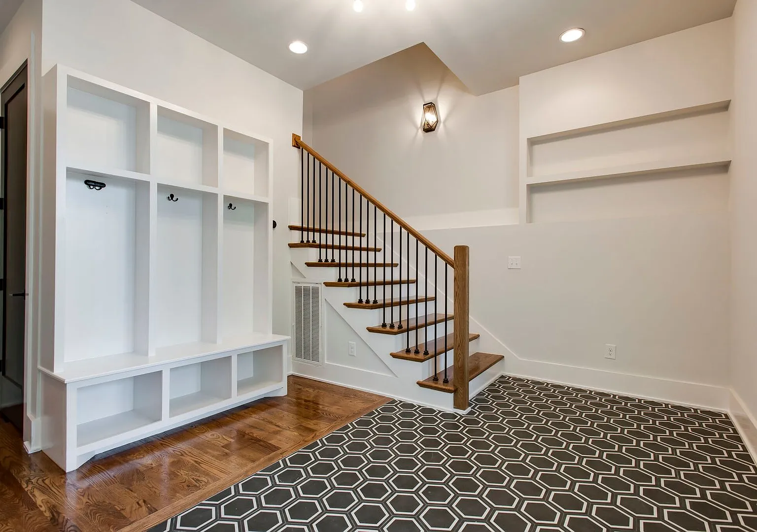 A Modern Masterpiece perched on Sylvan Summit will amaze you! — Photo 4