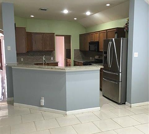4th image of 1601 Belvedere Pl