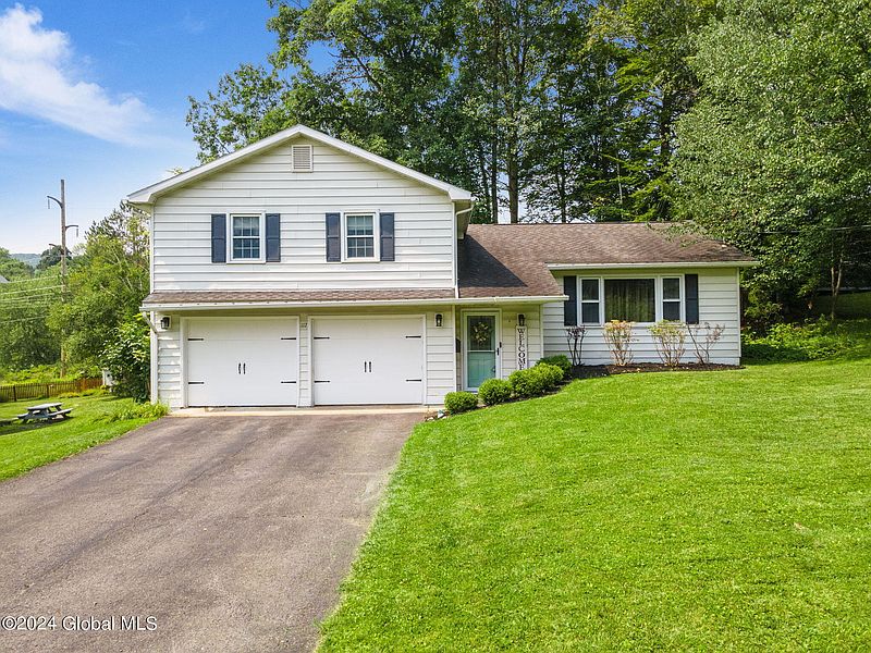 2nd image of 117 Overlook Drive
