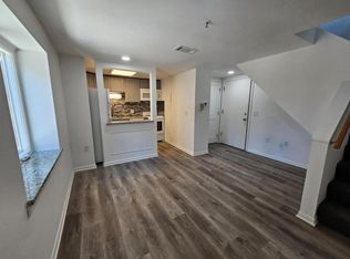218 N Main St APT 5, Fort Atkinson, WI 53538