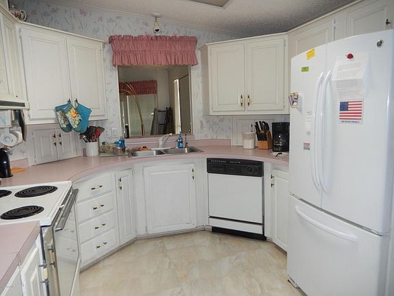 2nd image of 522 Citron Dr