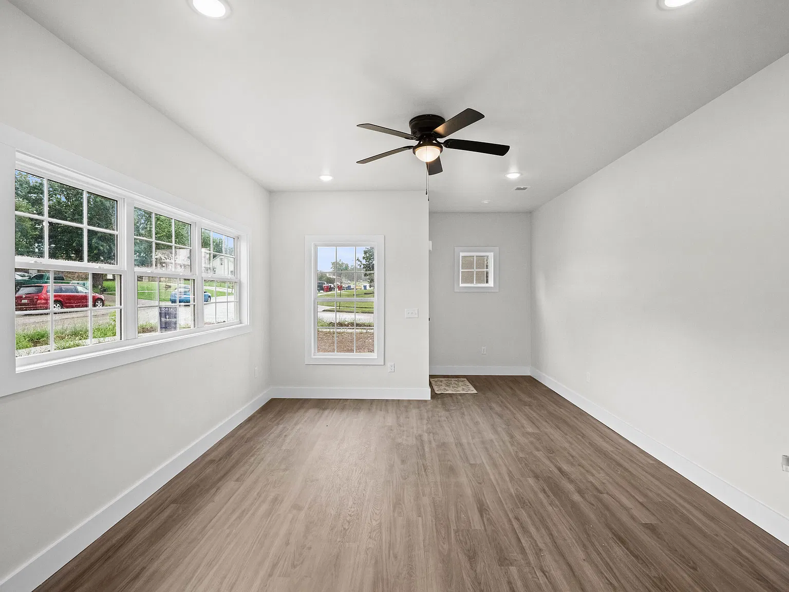 3 bed, 2.5 bath, 1564 sqft, $2,000 — Photo 4
