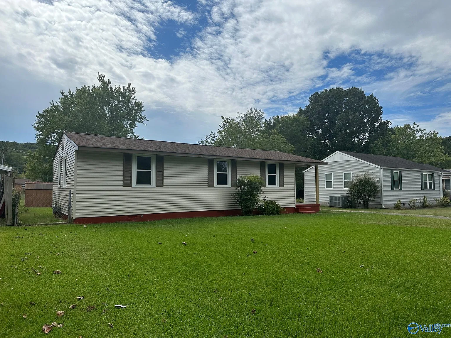 3 bed, 1.0 bath, 1035 sqft, $1,425 — Photo 1