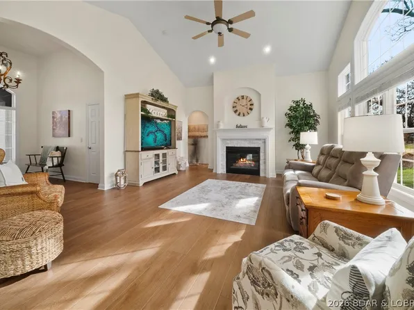 13 Avilia Dr, Sunrise Beach, MO 65079