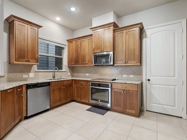 857 Dartford Dr — Photo 8