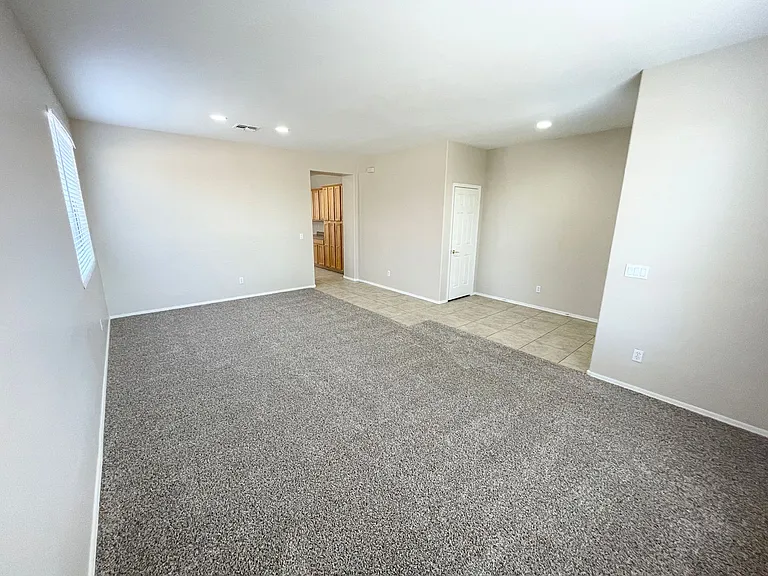3720 W Rushmore Dr — Photo 5