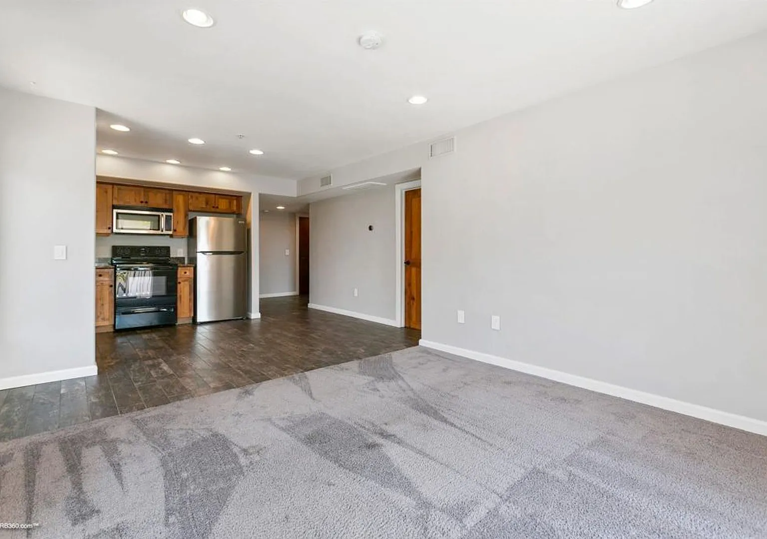 2 Bed 2 Bath Little Italy Condo — Photo 4