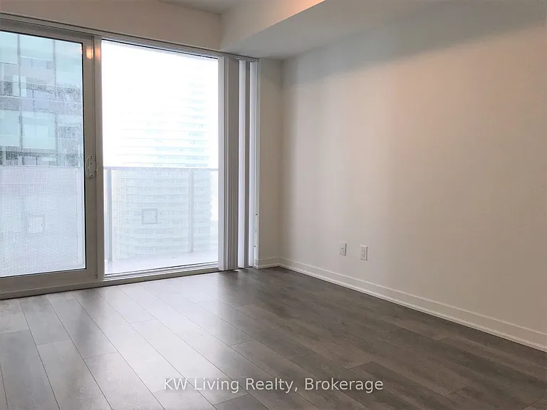 100 Harbour St #4011 — Photo 8