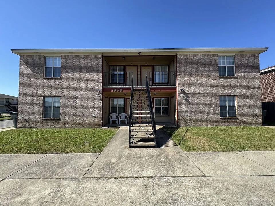 1606 Dugger Cir #C