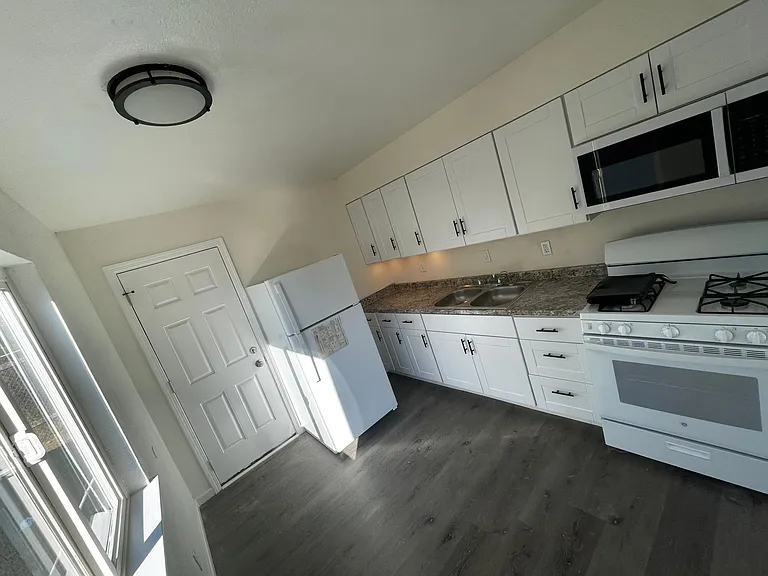5603 Arboga Rd #B — Photo 11