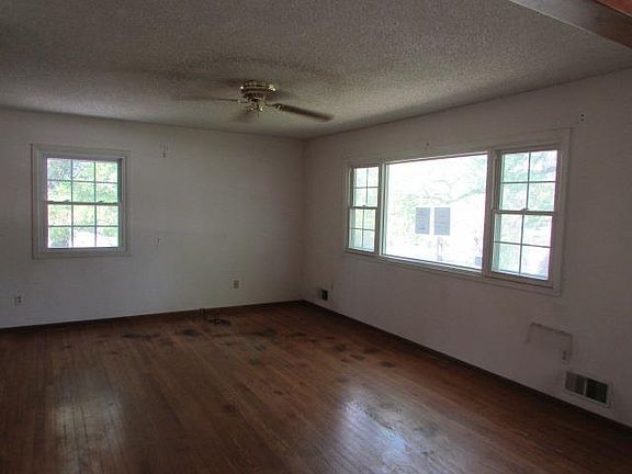 5th image of 7001 Edith Ave