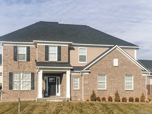 58560 Stuart Dr, South Lyon, MI 48178
