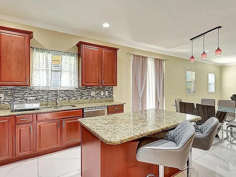 1018 SW Eckard Ave — Photo 12