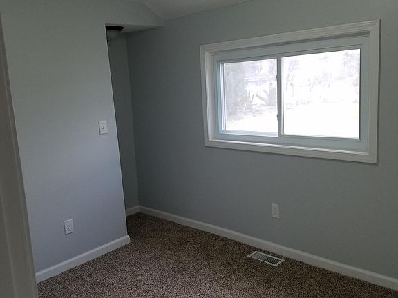 4th image of 23092 Edgefield Dr