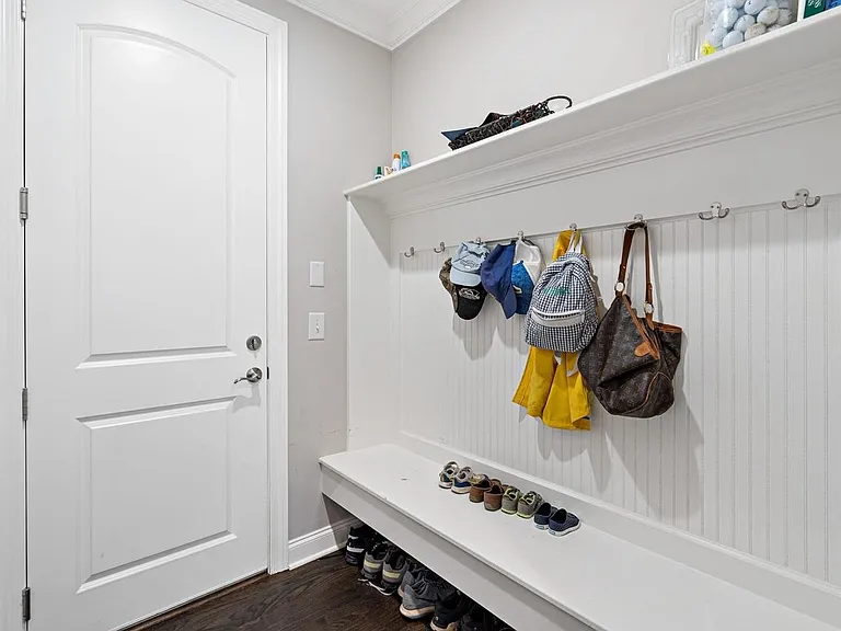 138 Haverford Dr — Photo 16