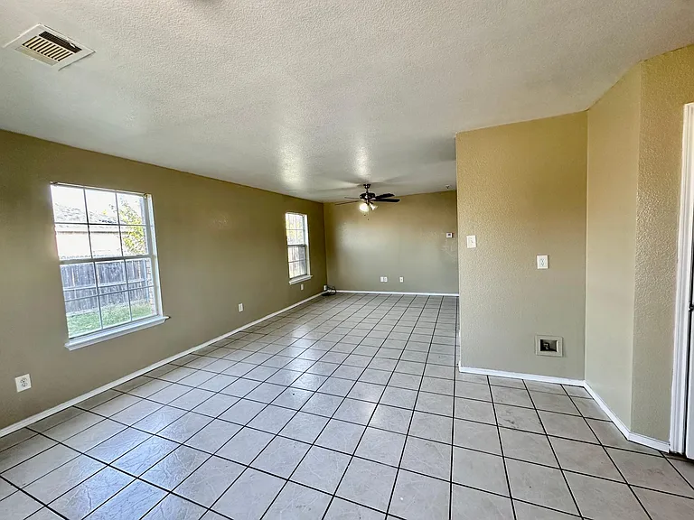 307 Kings Way Dr #A — Photo 6