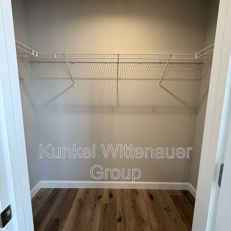 2 bed, 2.5 bath, 1300 sqft, $1,650 — Photo 3