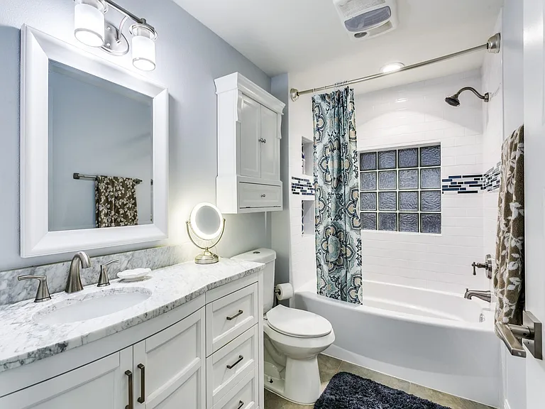 N Shorewood Dr — Photo 20