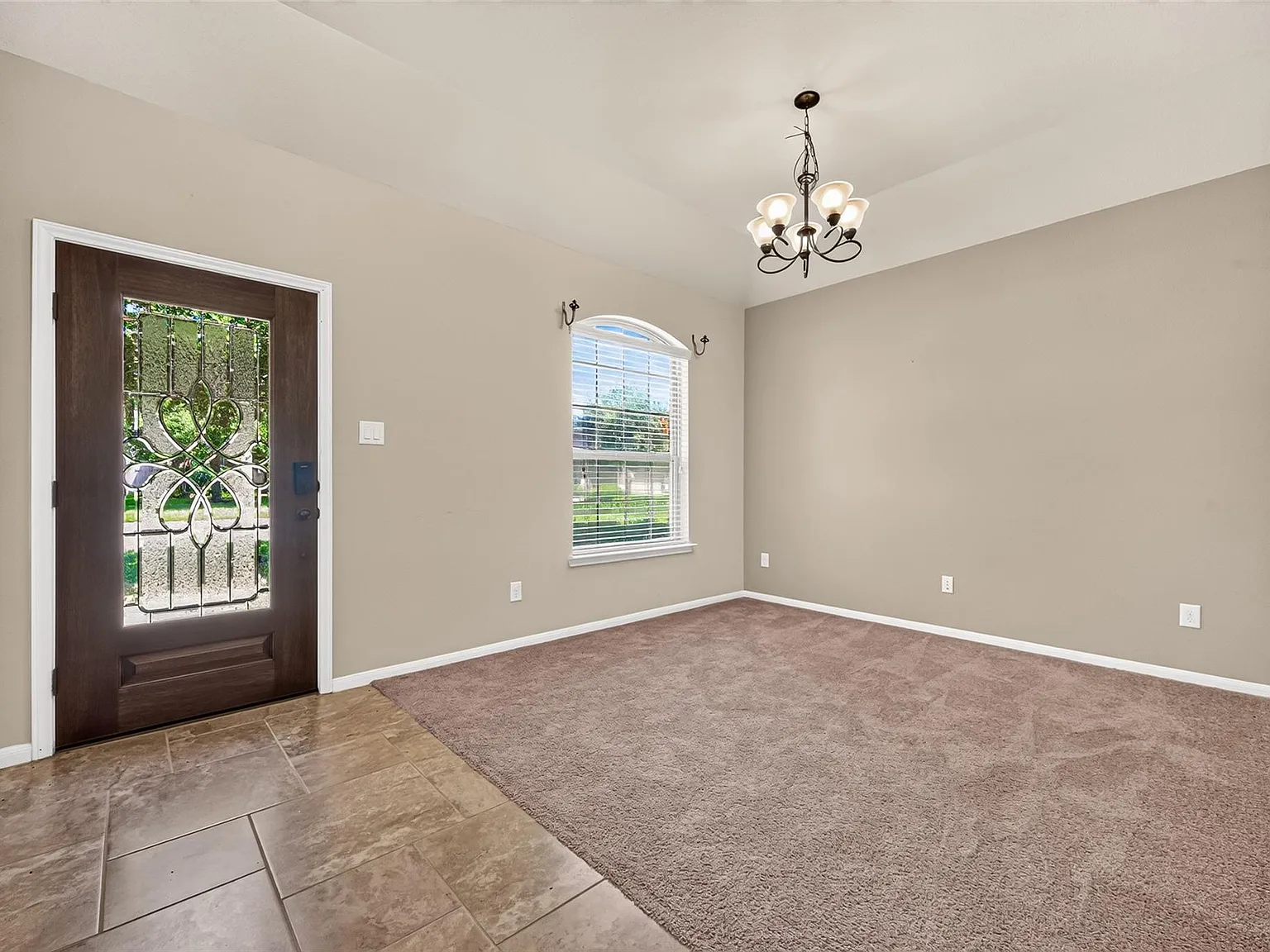 3 bed, 2.0 bath, 1735 sqft, $1,900 — Photo 4