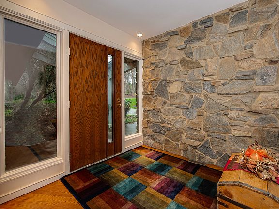 3rd image of 5909 Masters Ct