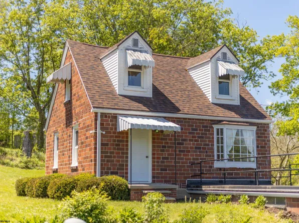 60 Bassel Addition Rd, Clarksburg, WV 26301
