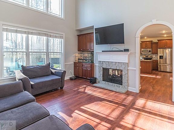 5th image of 119 Laurel Dr