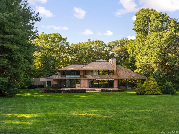 101 wheatley road, Old Westbury, NY 11578