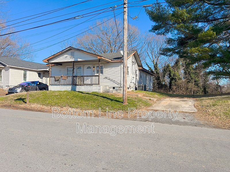 1st image of 910 N Morris St