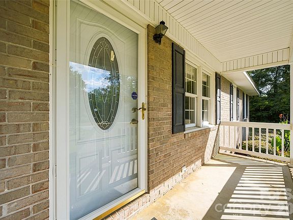 5th image of 556 Oakhaven Dr