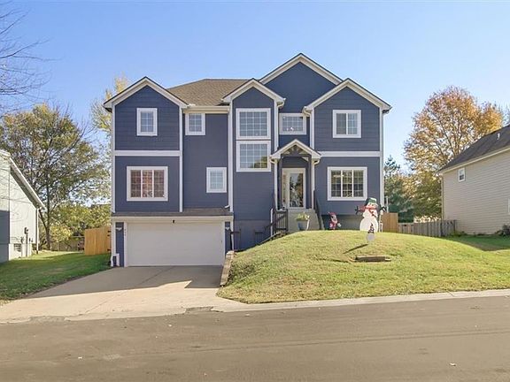 5th image of 406 NE Station Dr